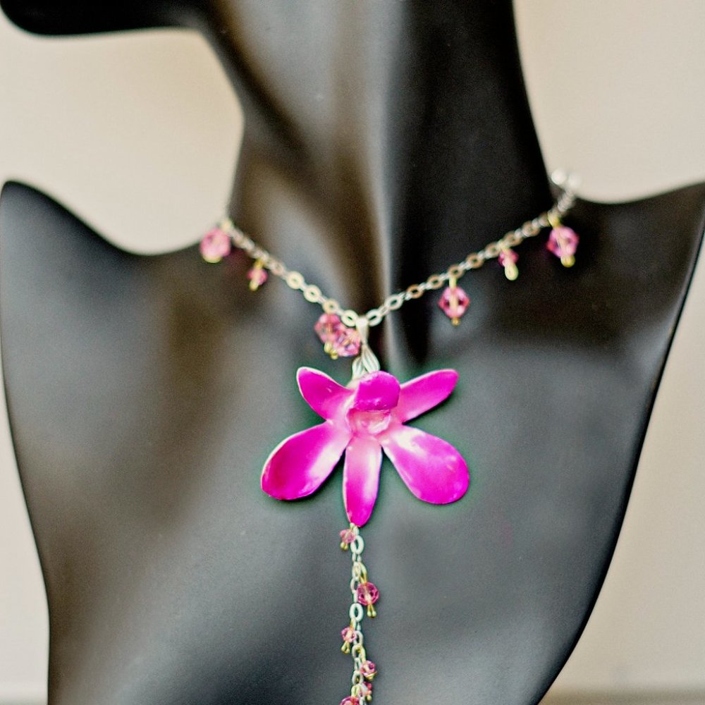 And God Created Woman - Orchid Necklace - Picture 1 of 3